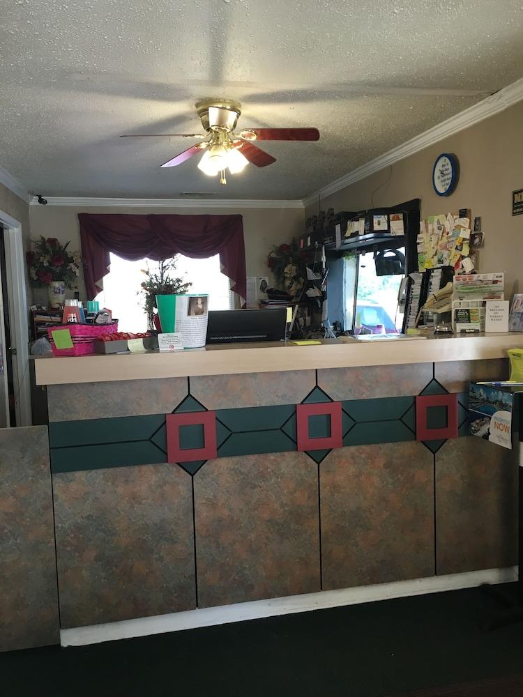 McCaig Motel photo 14