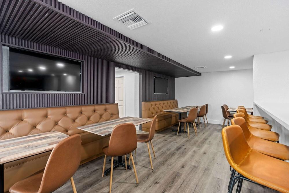 Super 8 by Wyndham Kissimmee/Orlando photo 42