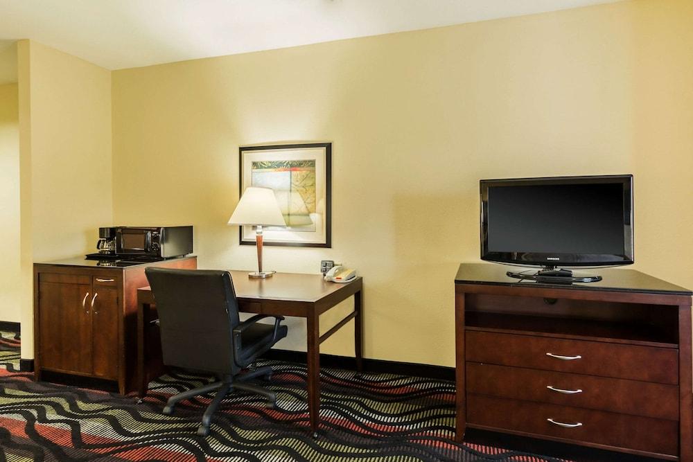 Comfort Suites Beaumont I-10 photo 16