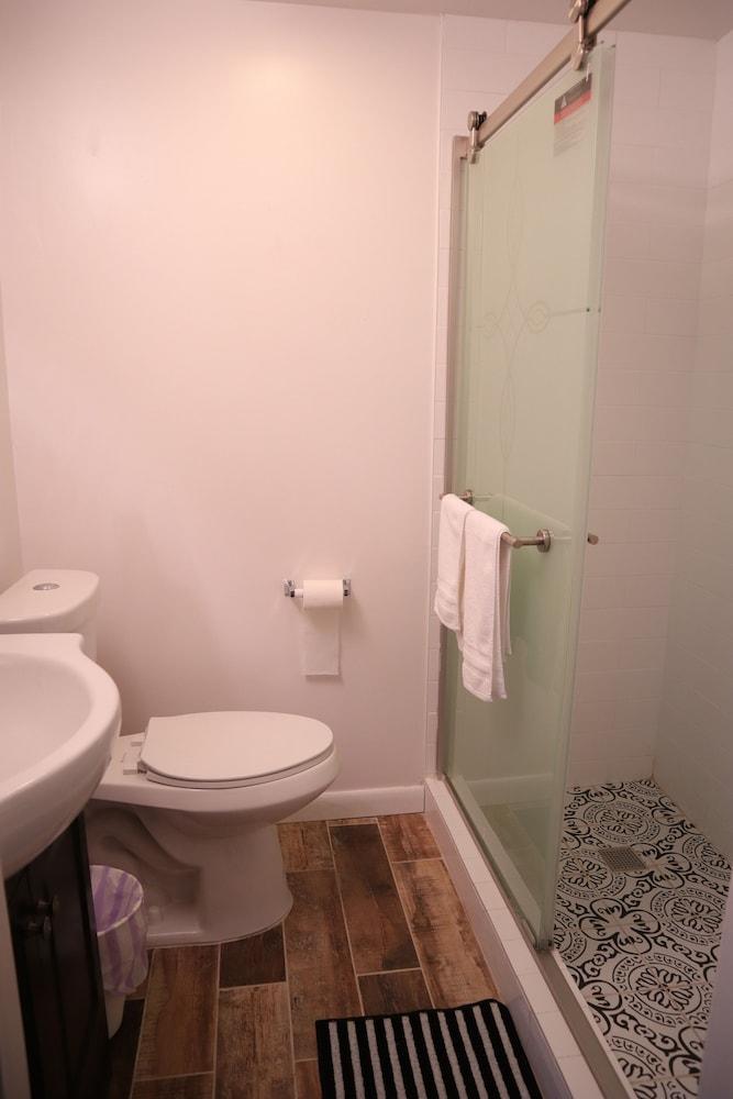 Midtown Suites photo 46