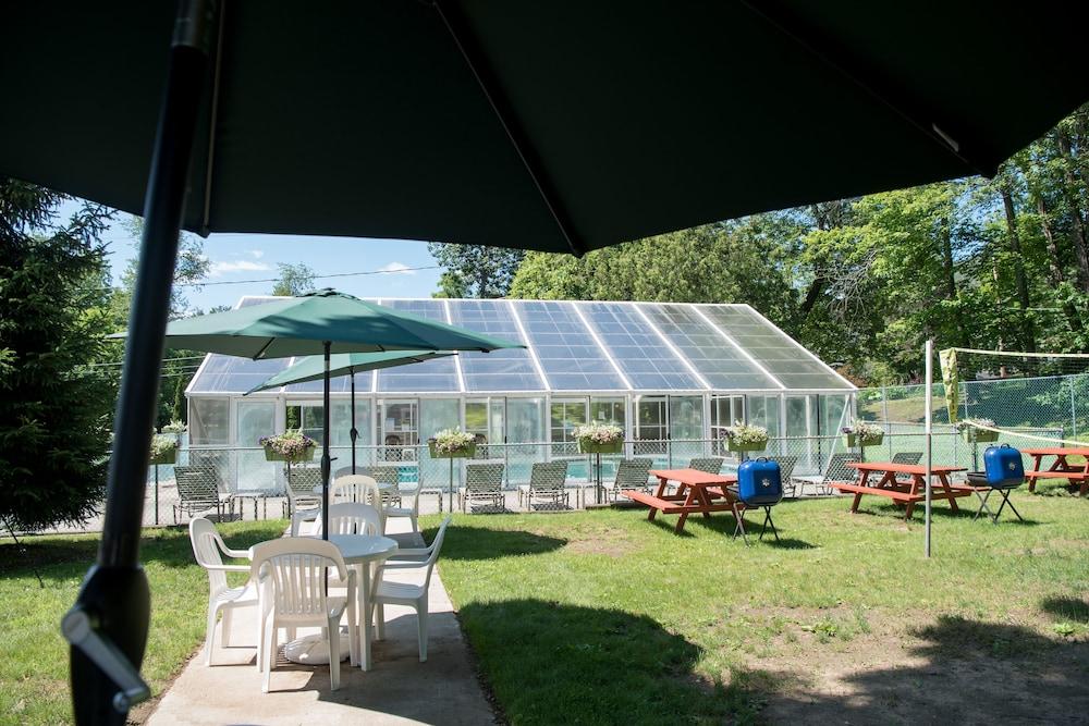 Adirondack Retreat Inn & Suites photo 83