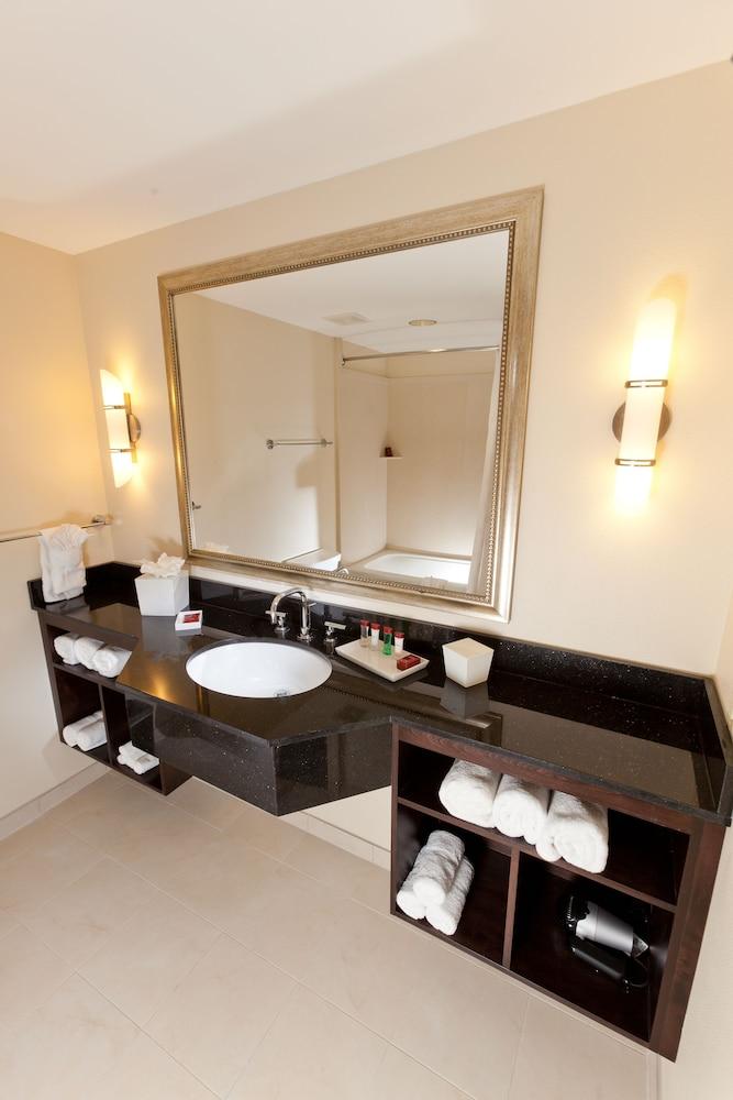 Ramada Plaza Resort & Suites by Wyndham Orlando Intl Drive photo 19