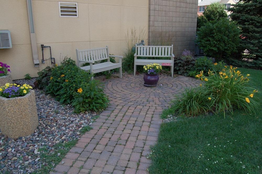 Brentwood Inn & Suites photo 6