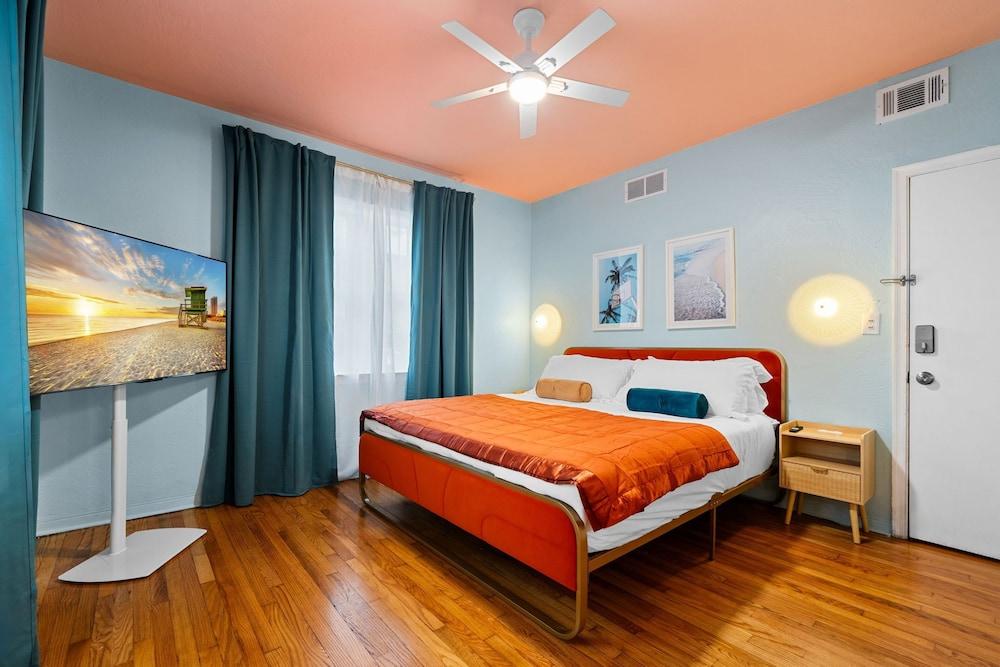 Blue Flamingo Suites photo 82