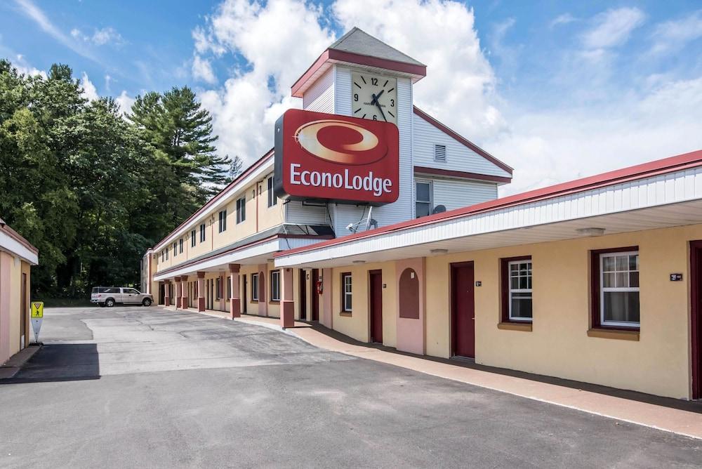 Econo Lodge Brattleboro South photo 8