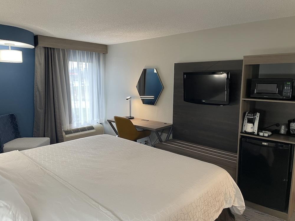 Holiday Inn Express Burlington by IHG photo 5