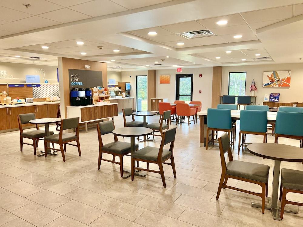 Holiday Inn Express Madison by IHG photo 37