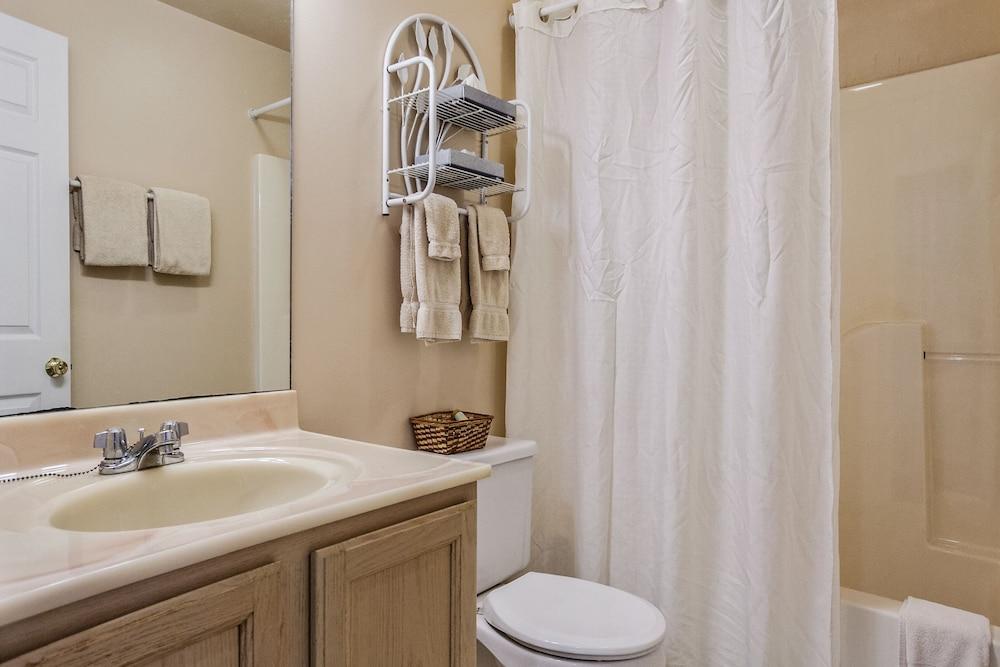 Glen Cove Inn & Suites photo 51