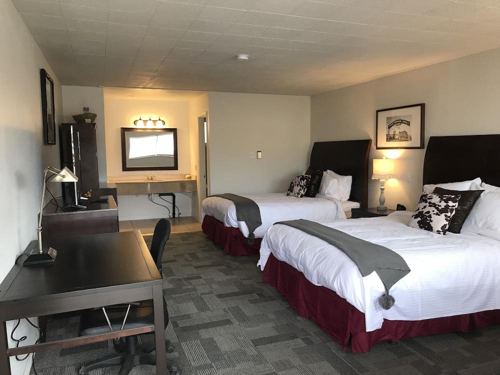 Country West Motel photo 18