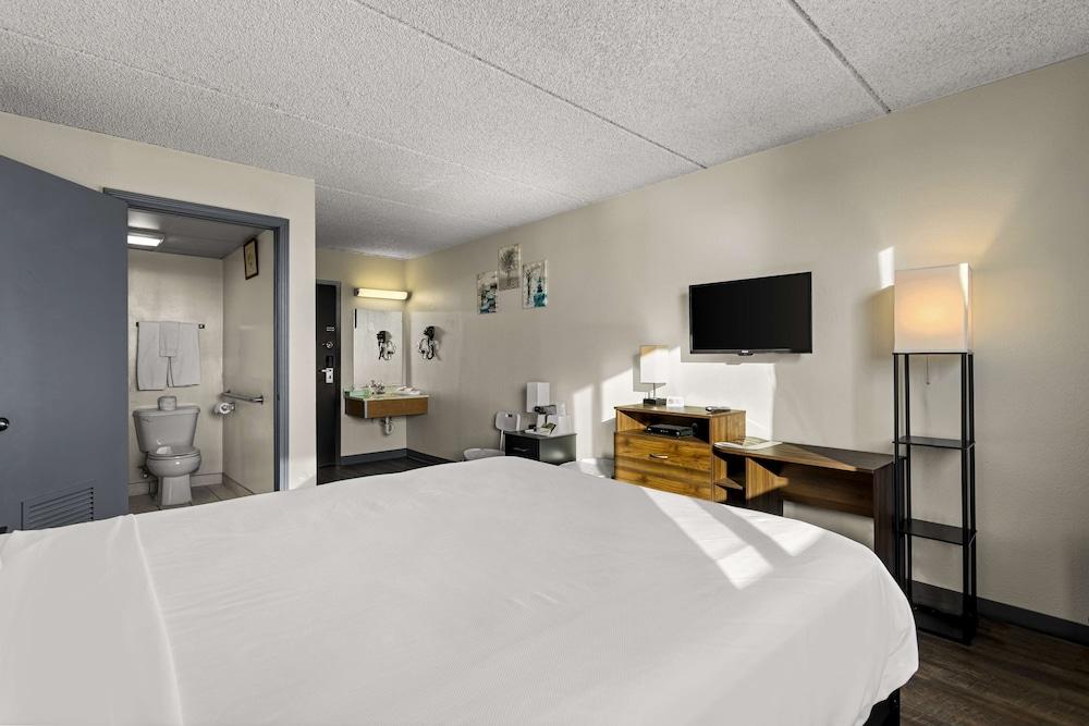 Americas Best Value Inn Gallup photo 10