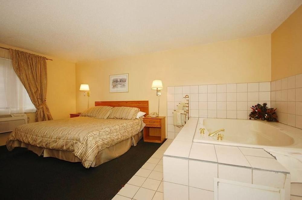Americas Inn photo 27