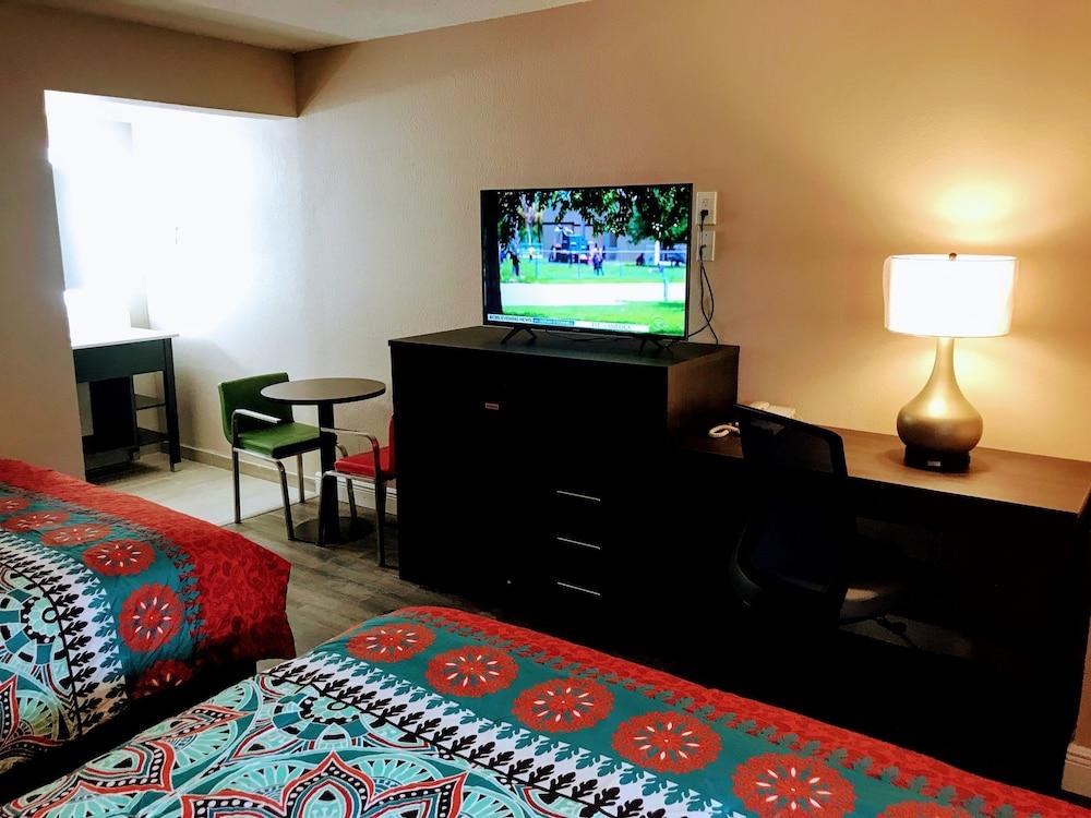 Tropical Inn & Suites photo 60
