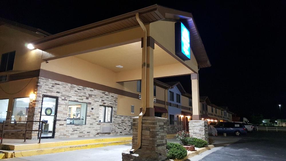 Americas Best Value Inn & Suites Harrisonville photo 39