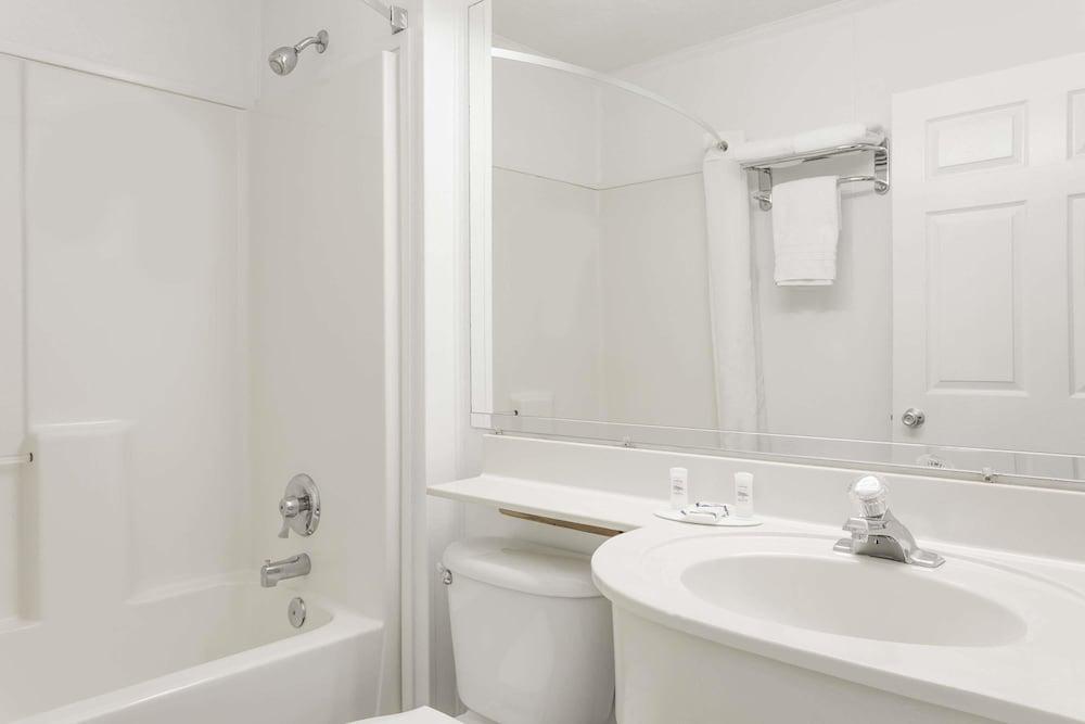 Microtel Inn by Wyndham Athens photo 24