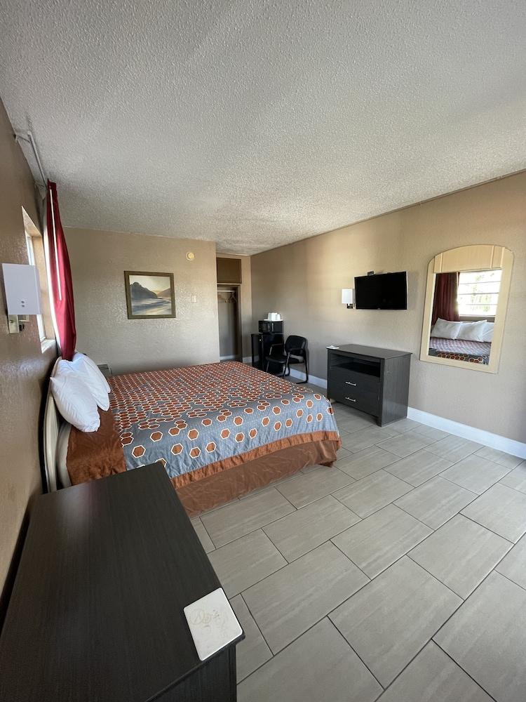 Sunset Inn photo 11