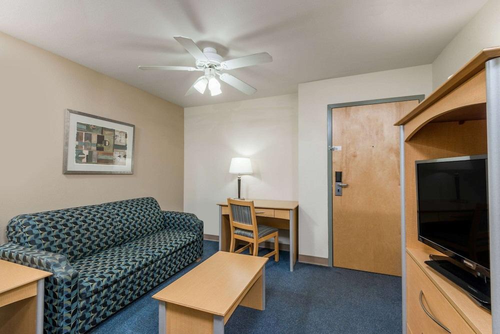 Baymont by Wyndham Noblesville photo 35