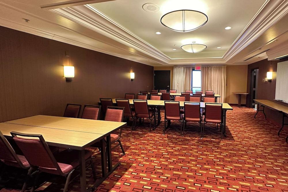 Country Inn & Suites by Radisson, Convention Center photo 43