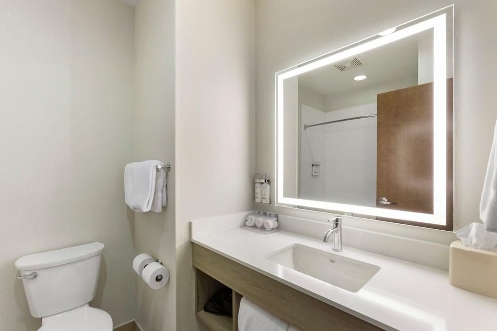 Holiday Inn Express Hotel & Suites Belgrade by IHG photo 22