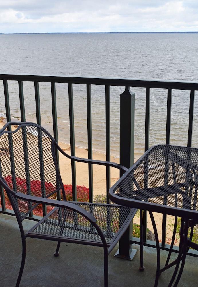 Beachfront Hotel photo 39