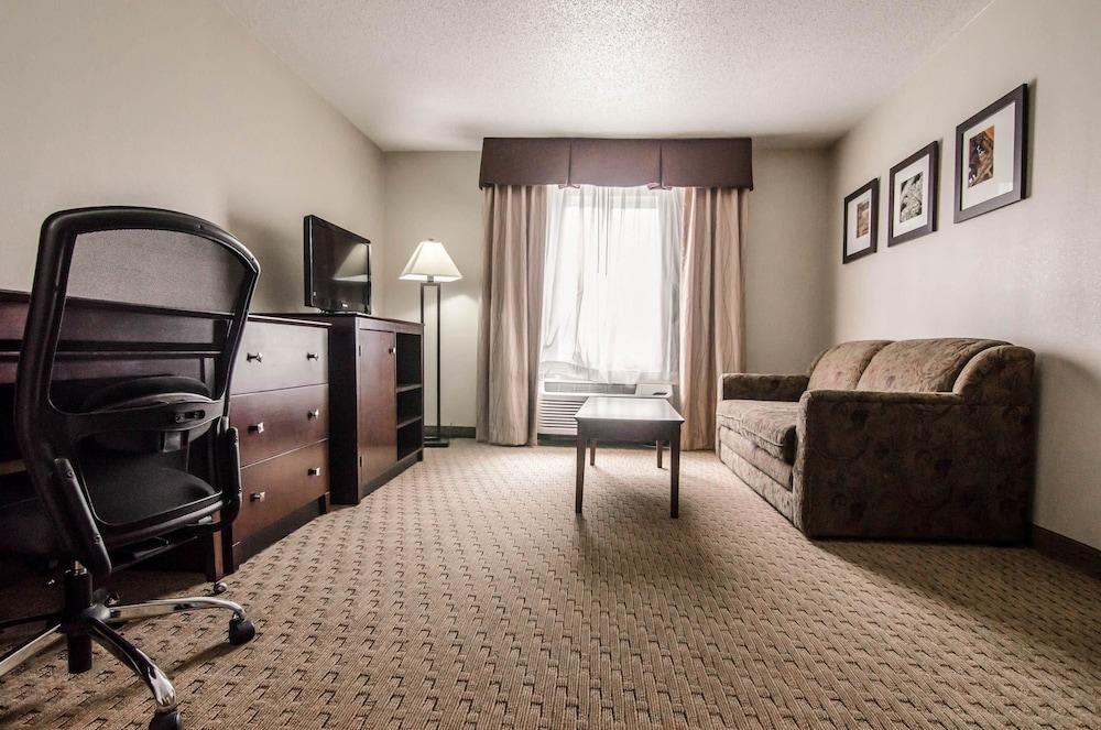 Quality Suites St. Joseph photo 23