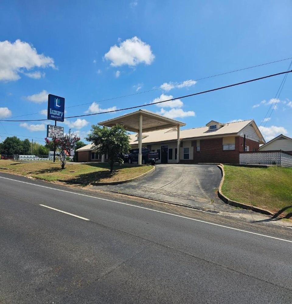 Luxury Inn & Suites and RV Park photo 1