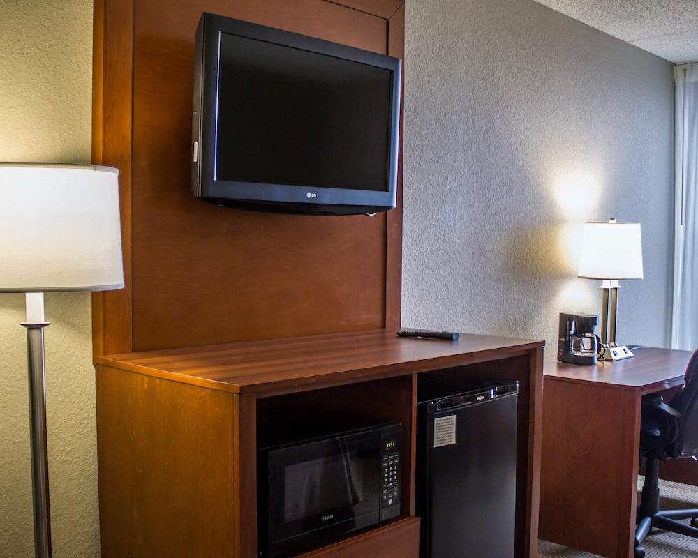 Comfort Inn Alliance photo 37