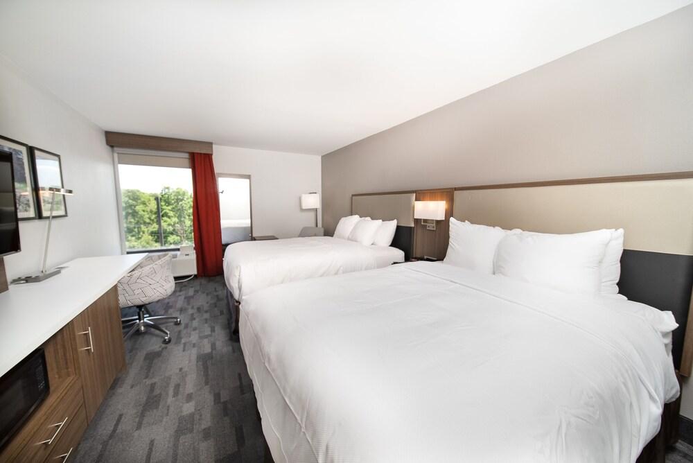 Comfort Inn & Suites Wyomissing/Reading photo 11