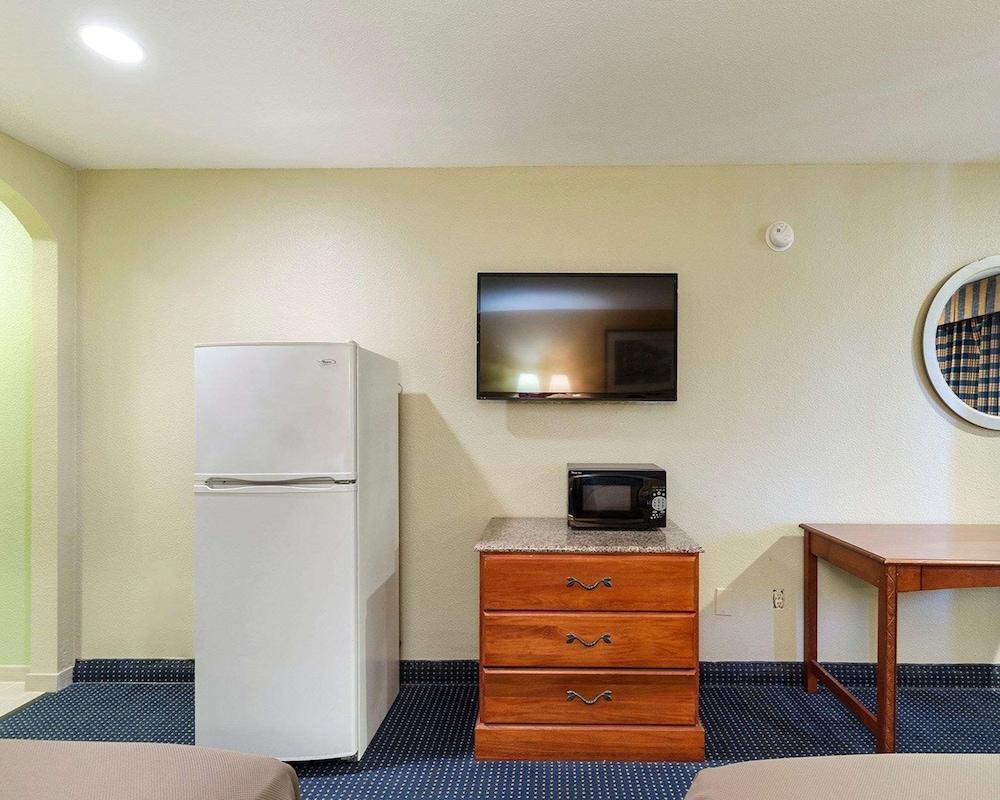 Rodeway Inn South Houston photo 12