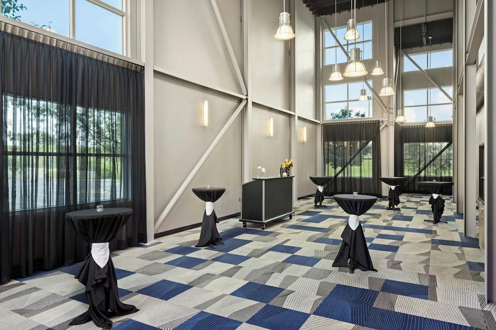 Delta Hotels by Marriott Milwaukee Northwest photo 11