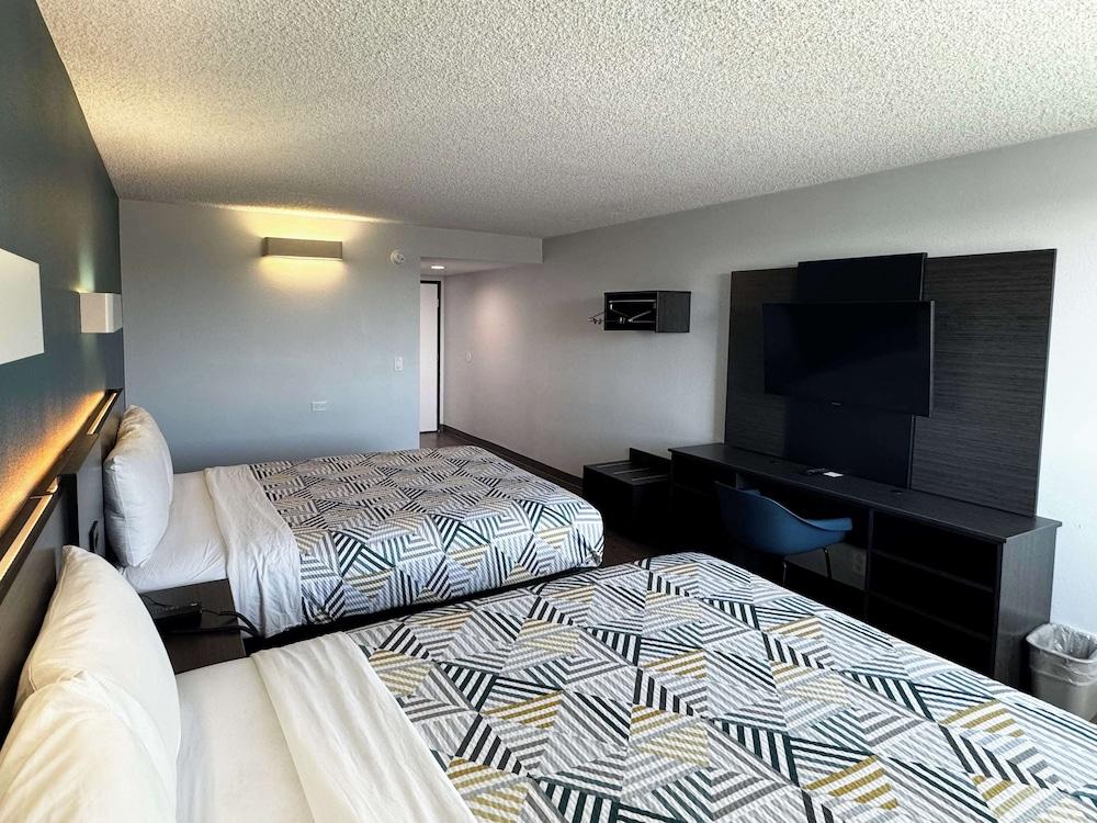 Motel 6 Carson, CA photo 11
