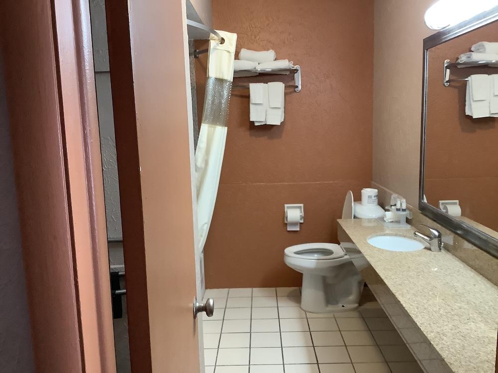 Silver Spur Vintage Inn & Suites photo 54
