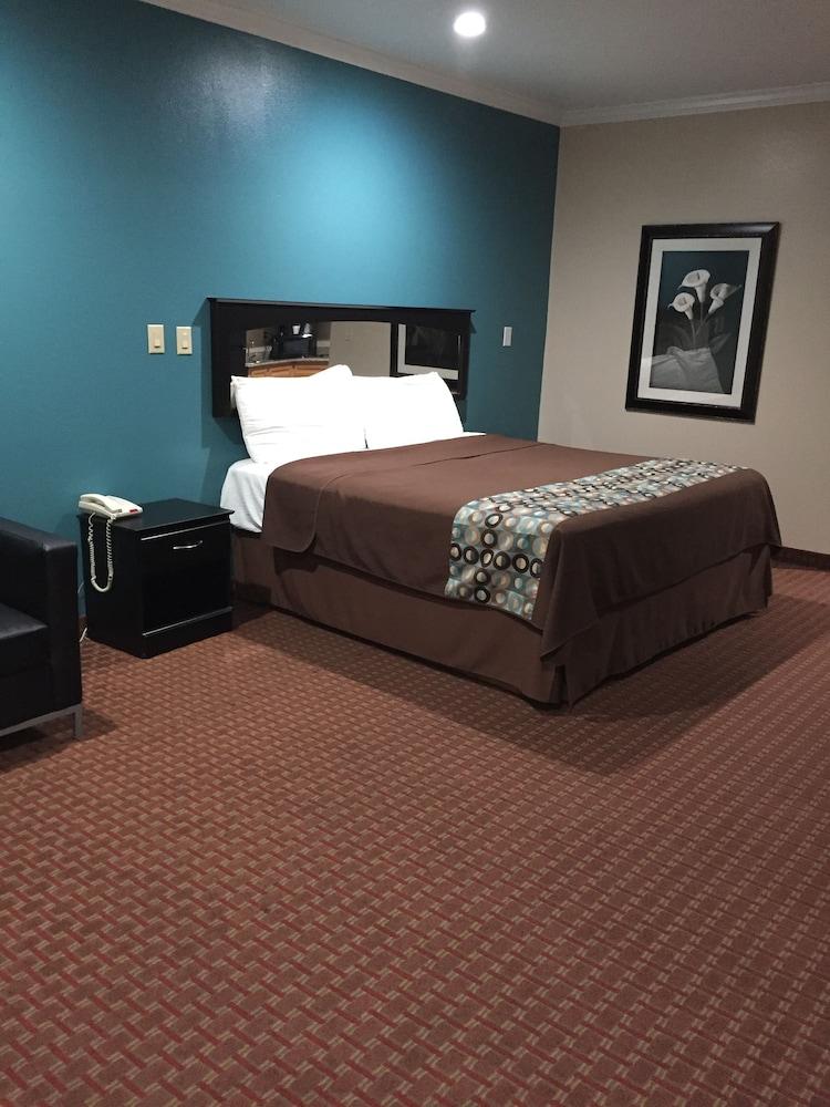 Scottish Inn & Suites photo 7