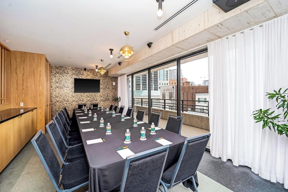 Fairlane Hotel photo 44