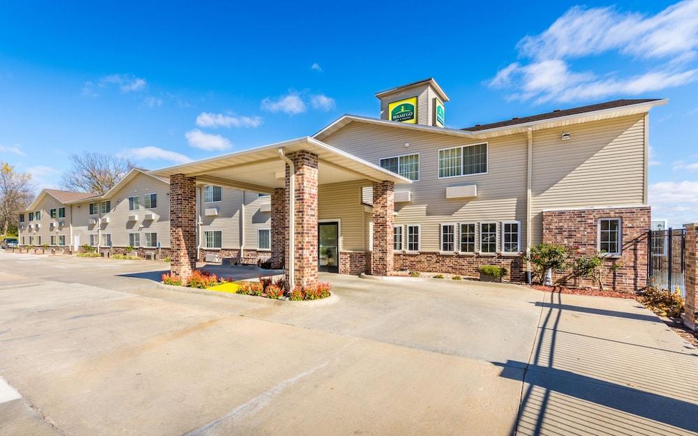 Wamego Inn and Suites photo 14