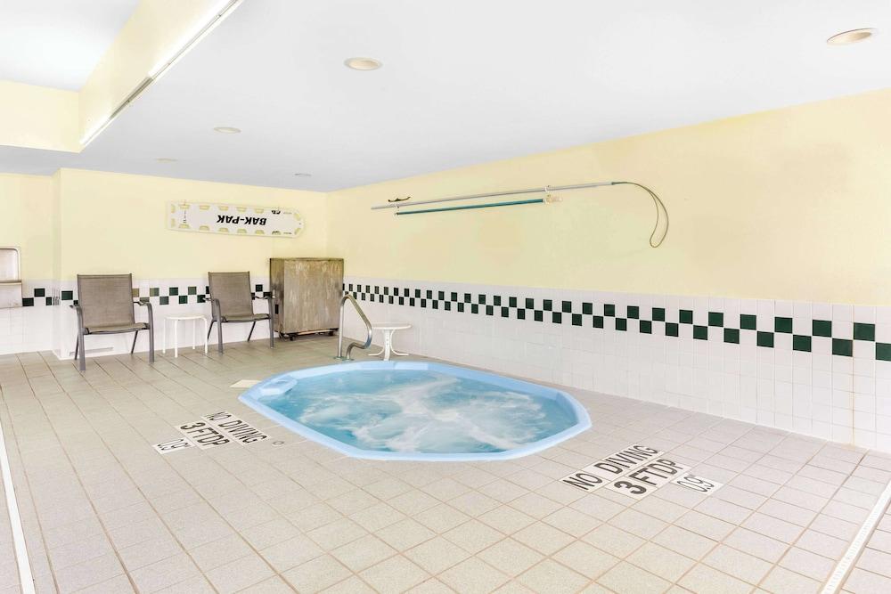 Comfort Inn Marion photo 27