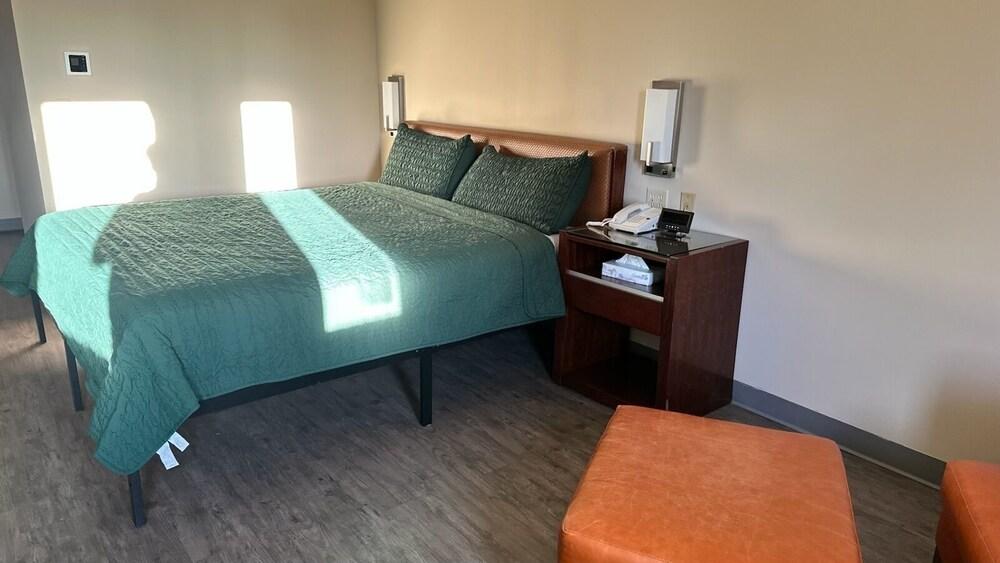 Chesaning Inn & Suites photo 34