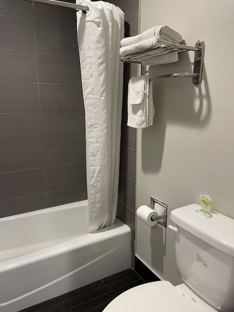 Villa Inn & Suites photo 5