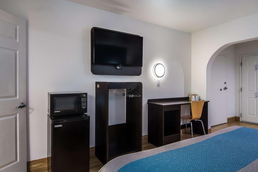 Motel 6 Pensacola, FL - NAS photo 6