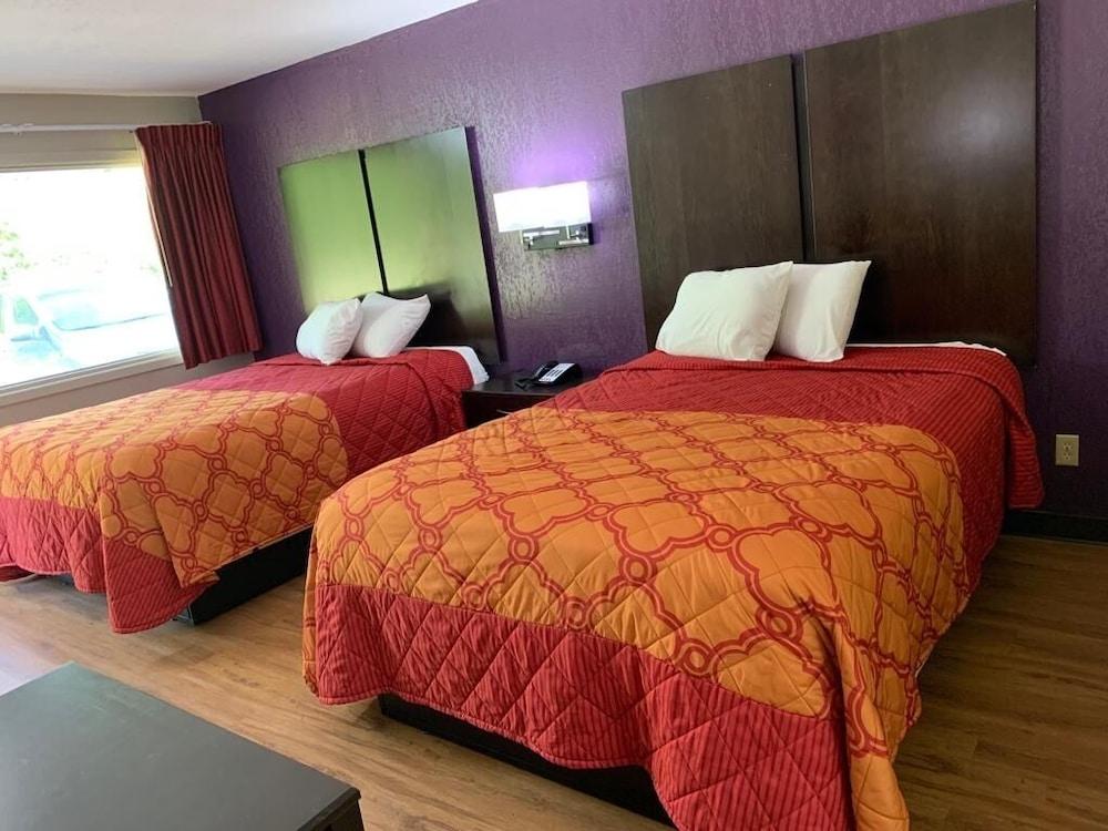 Relax Inn & Suites photo 2