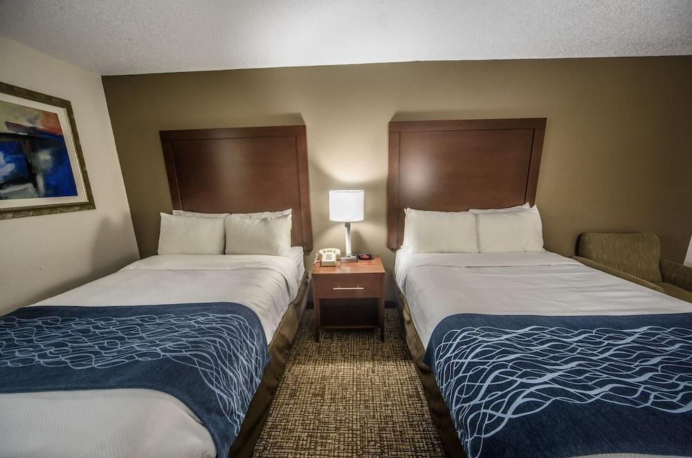 Richland Inn Lawrenceburg photo 18