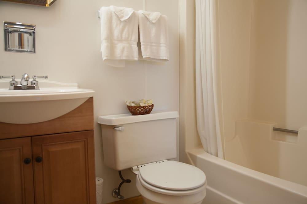 Blue Hill Lodge photo 15