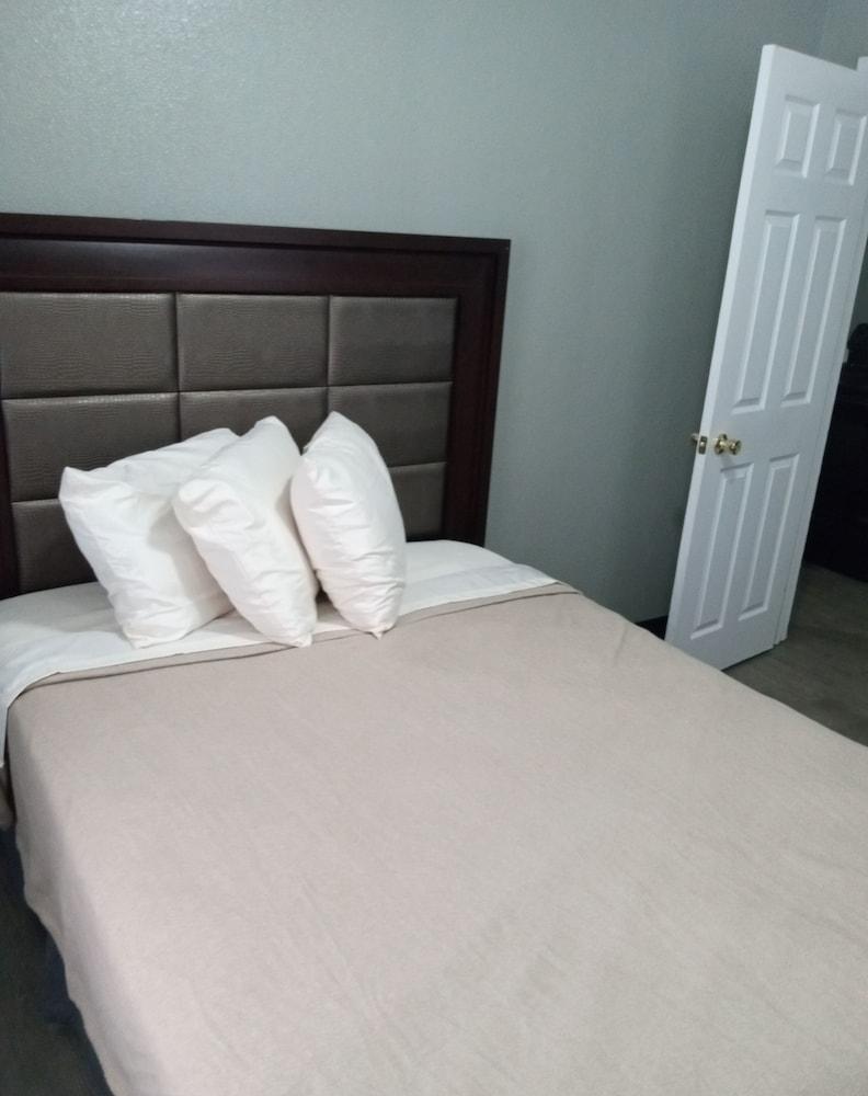 Homes-N-Courts photo 14