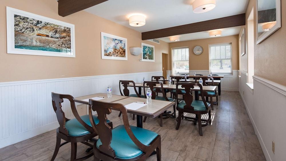 Best Western Plus Plaza Hotel photo 22