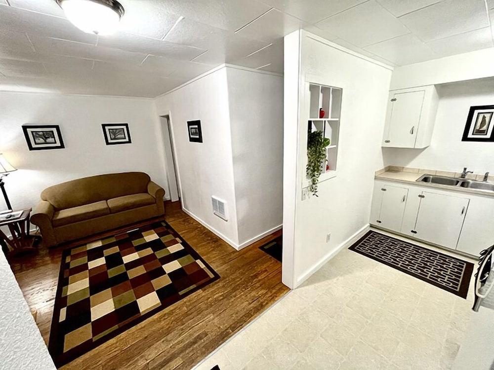 Cascade Motel photo 35