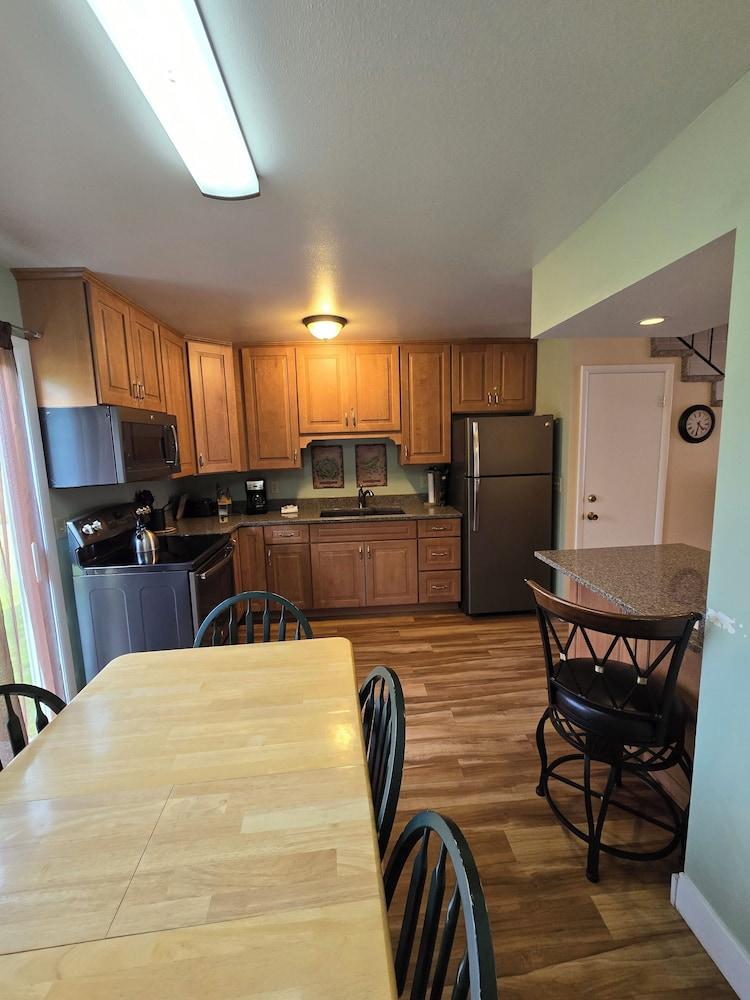 Chateau Rouge Condominiums photo 78