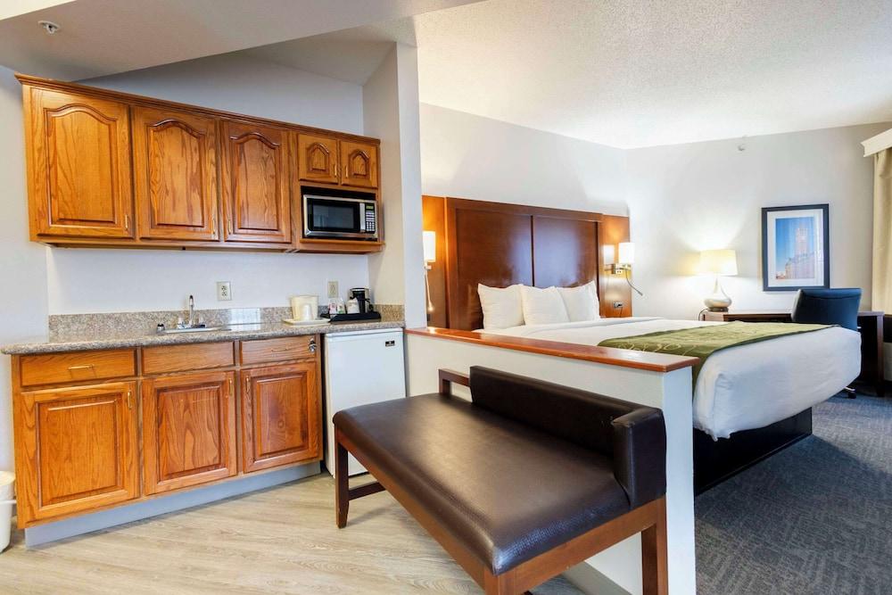 Comfort Suites Springfield I-70 photo 32