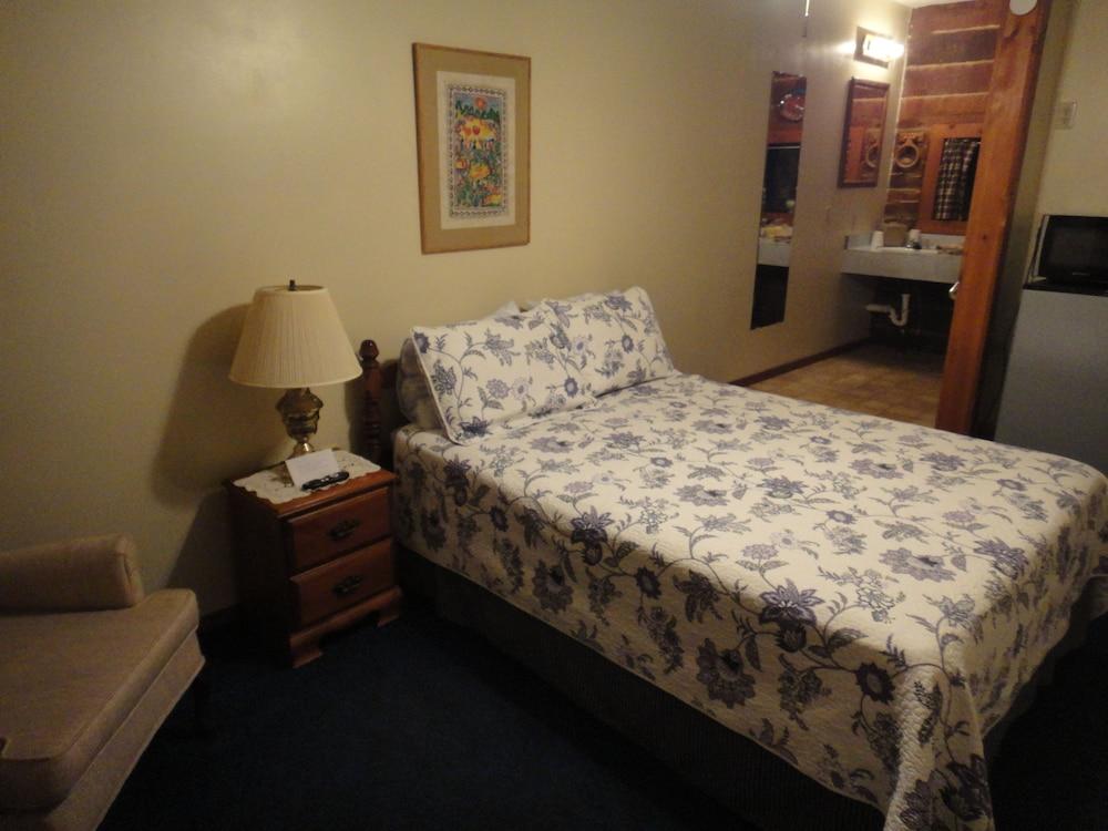 Brackenridge Lodge photo 26