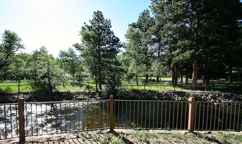 The Landing at Estes Park - Riverside Retreat photo 46