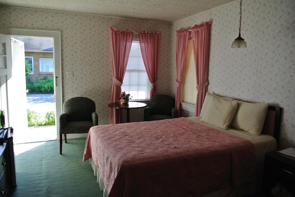 RoseWood Inn photo 30