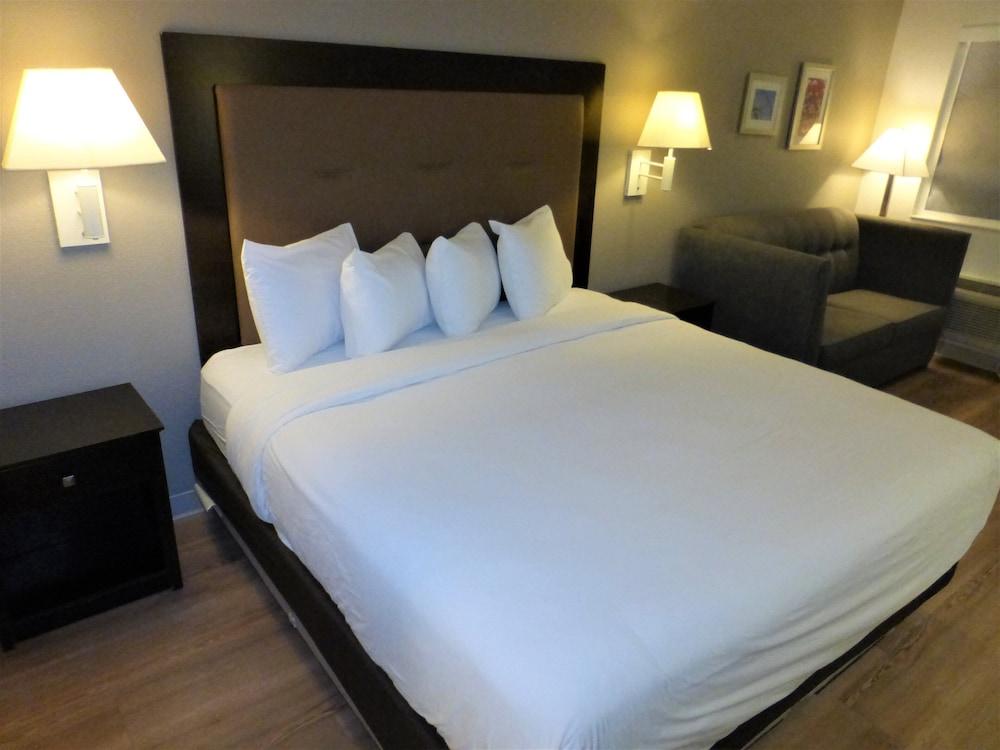 Red Roof Inn Houston – Jersey Village photo 11